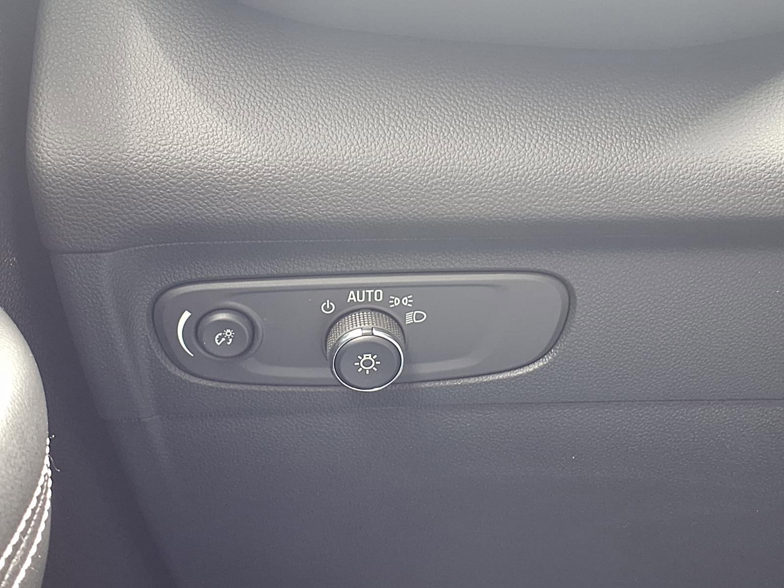 Used 2023 Buick Envision Preferred FWD image 19