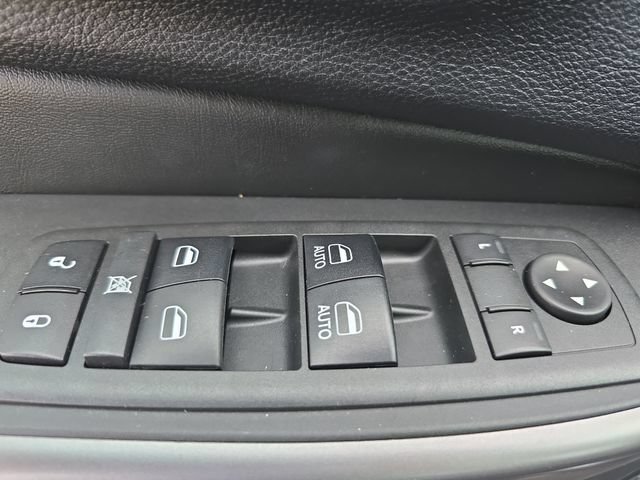 Used 2019 Jeep Cherokee Limited w/ Luxury Group AWD/4WD image 30