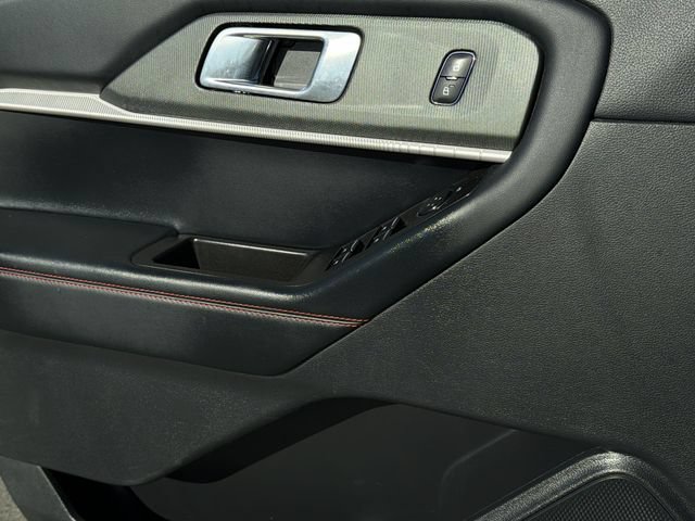 Used 2025 Ford Explorer ST-Line w/ ST-Line Street Pack AWD/4WD image 33