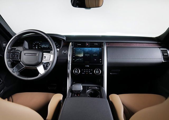 New 2026 Land Rover Discovery Dynamic SE image 4