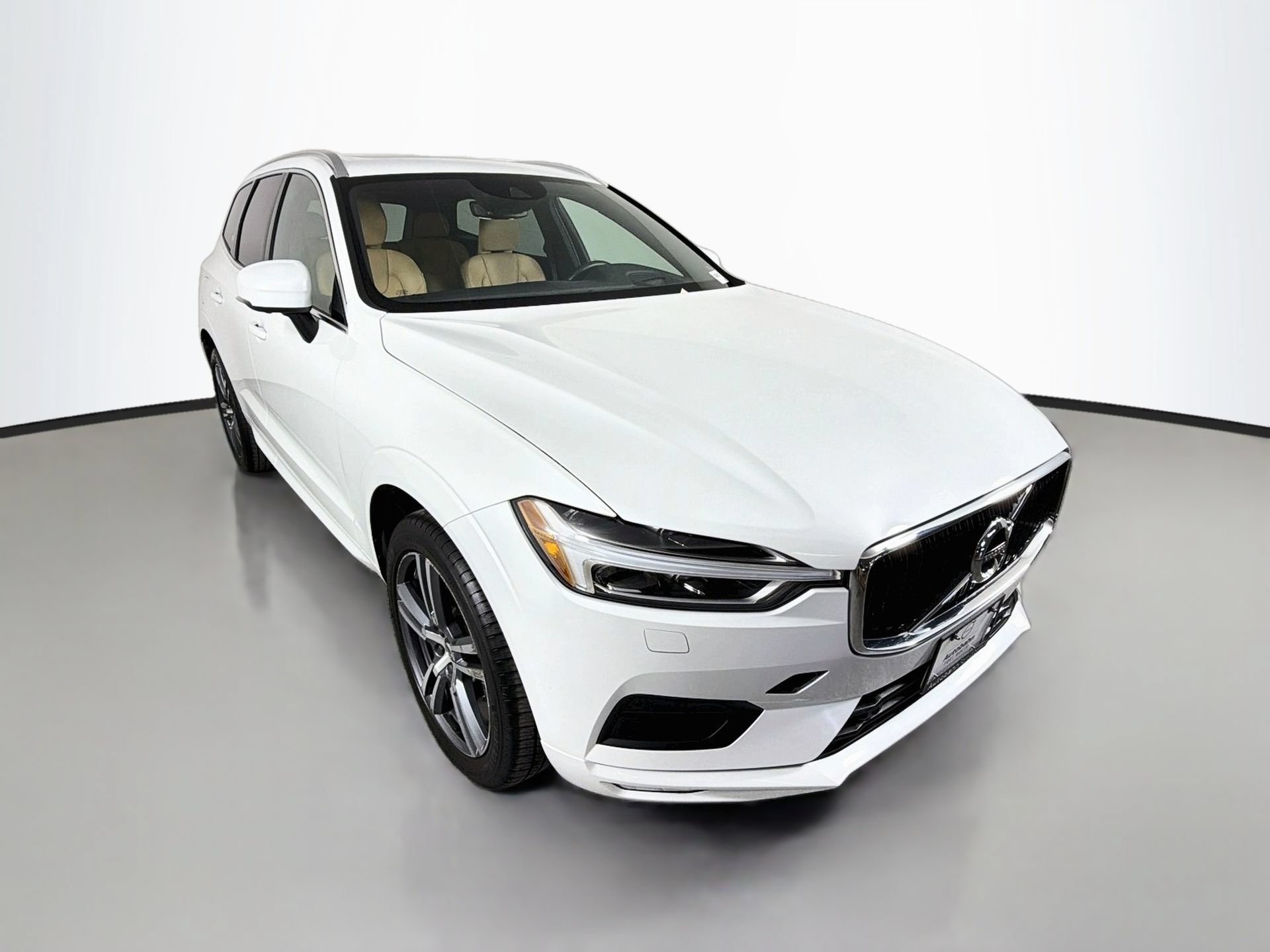 Used 2020 Volvo XC60 T5 Momentum w/ Protection Package Premier AWD/4WD image 3