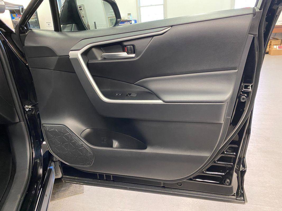 Used 2025 Toyota RAV4 XLE image 16