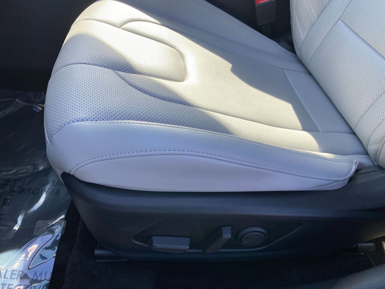 Used 2025 Hyundai Elantra Limited FWD image 23