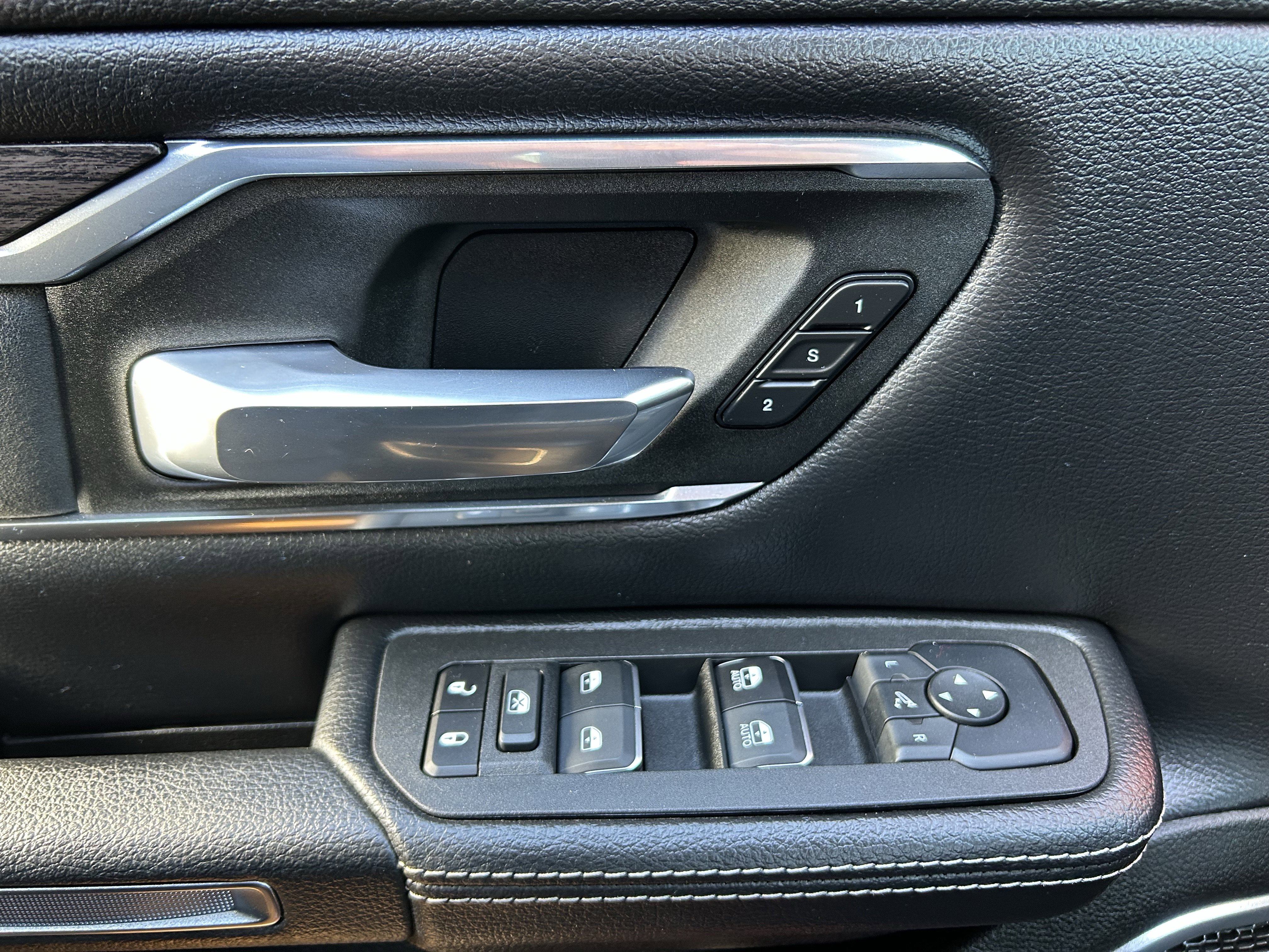 Used 2025 RAM 1500 Laramie AWD/4WD image 21