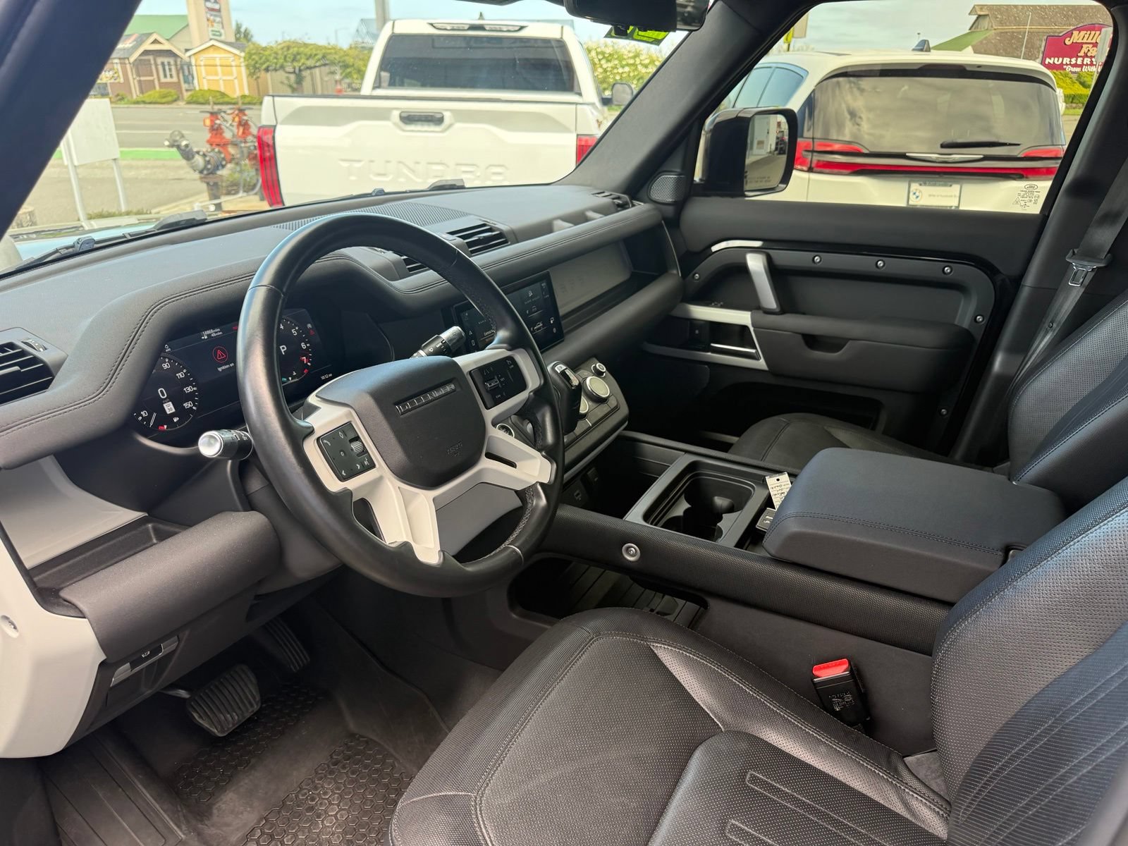 Used 2021 Land Rover Defender 110 X-Dynamic SE AWD/4WD image 11