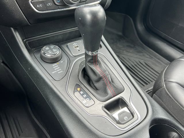 Used 2023 Jeep Cherokee Trailhawk AWD/4WD image 29