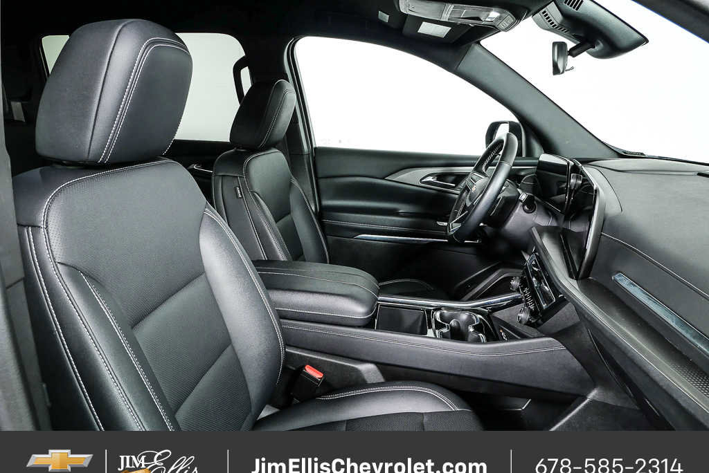 Used 2025 Chevrolet Traverse LT FWD image 21