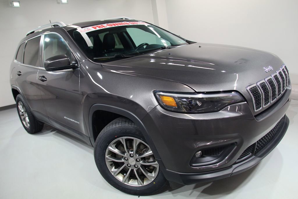 Used 2019 Jeep Cherokee Latitude Plus w/ Cold Weather Group AWD/4WD image 10