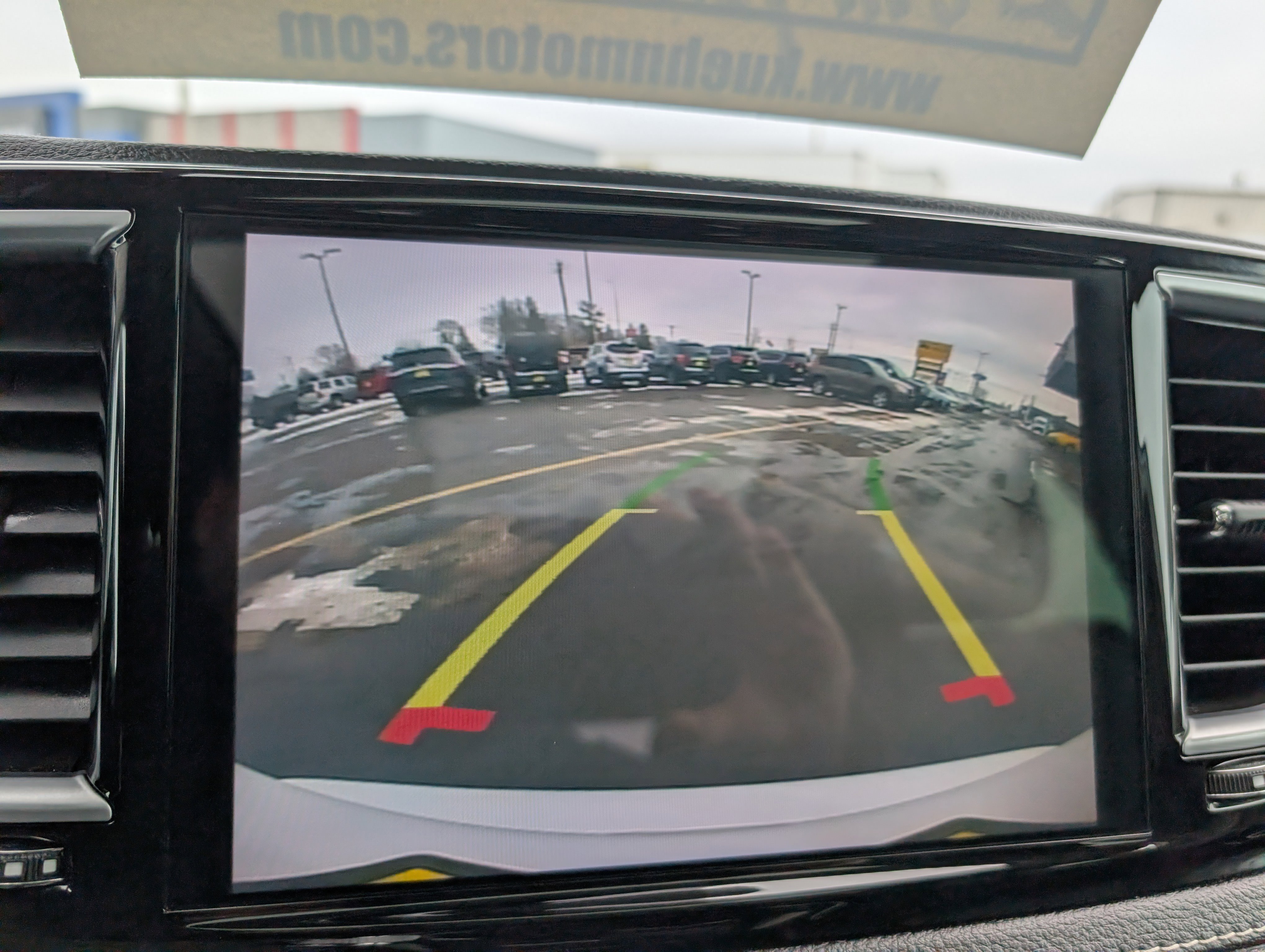 Used 2021 Chrysler Pacifica Limited w/ Uconnect Theater Family Group image 30