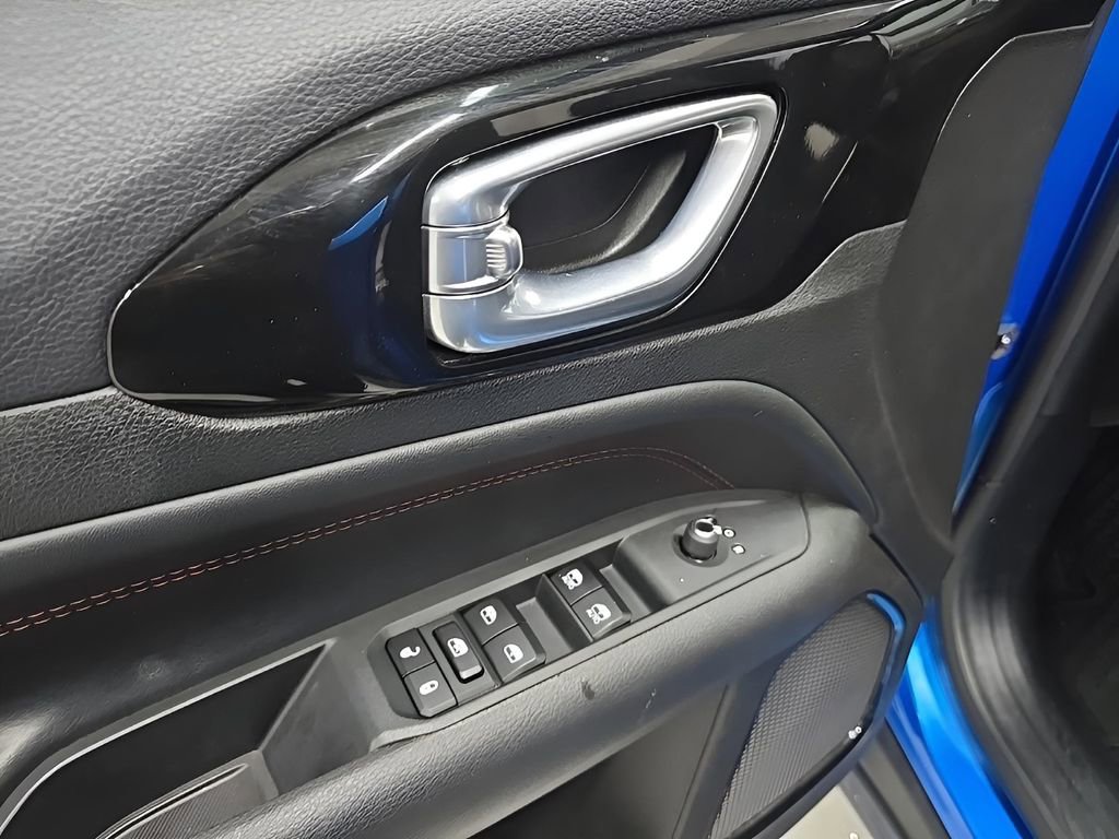 Used 2025 Jeep Compass Trailhawk AWD/4WD image 10