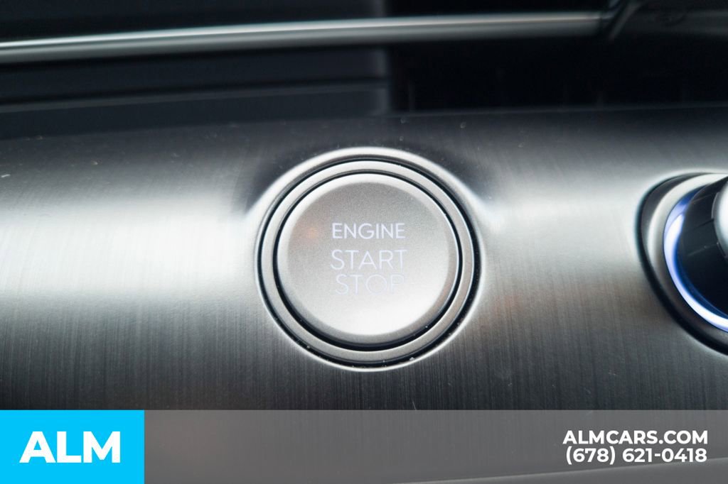 Used 2025 Hyundai Kona SEL image 28