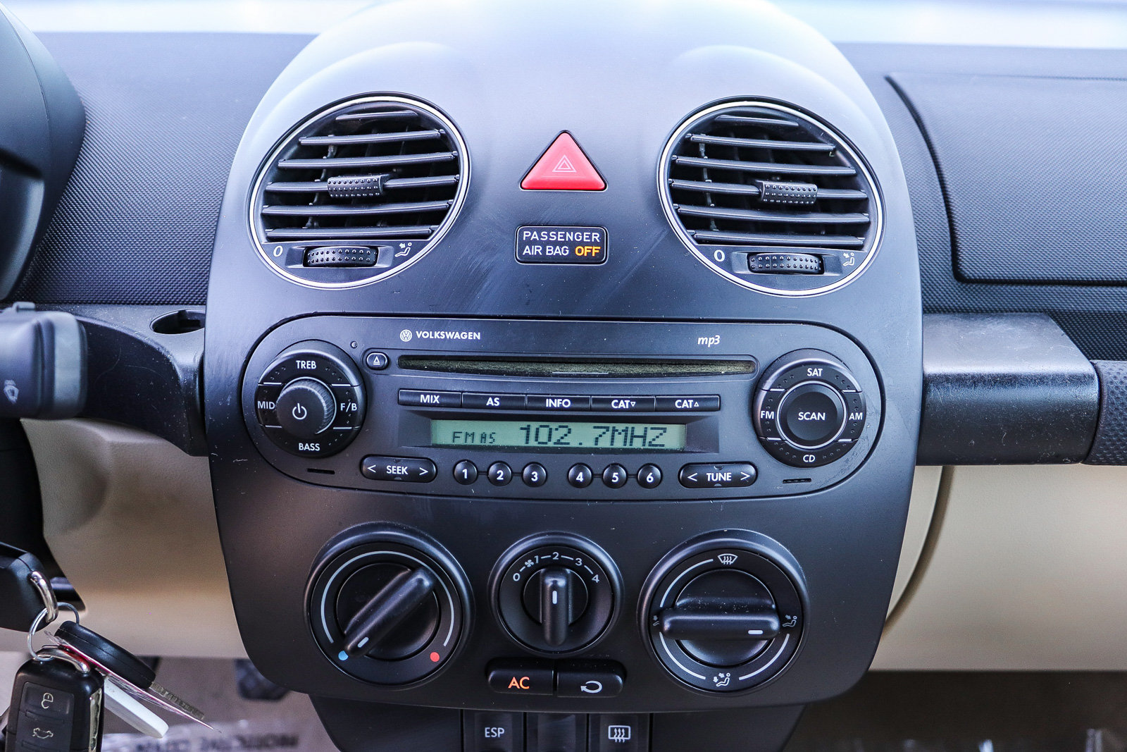 Used 2008 Volkswagen Beetle S FWD image 24
