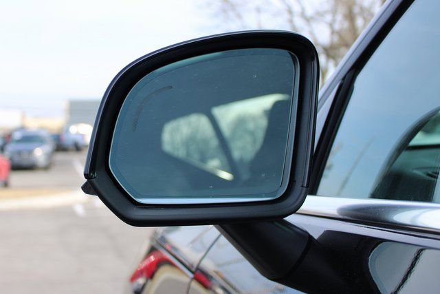 Used 2025 Volvo XC40 B5 Plus image 8