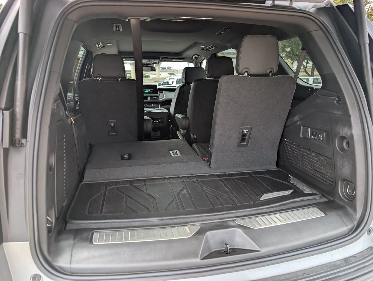 Used 2024 Chevrolet Tahoe Z71 w/ Luxury Package AWD/4WD image 28