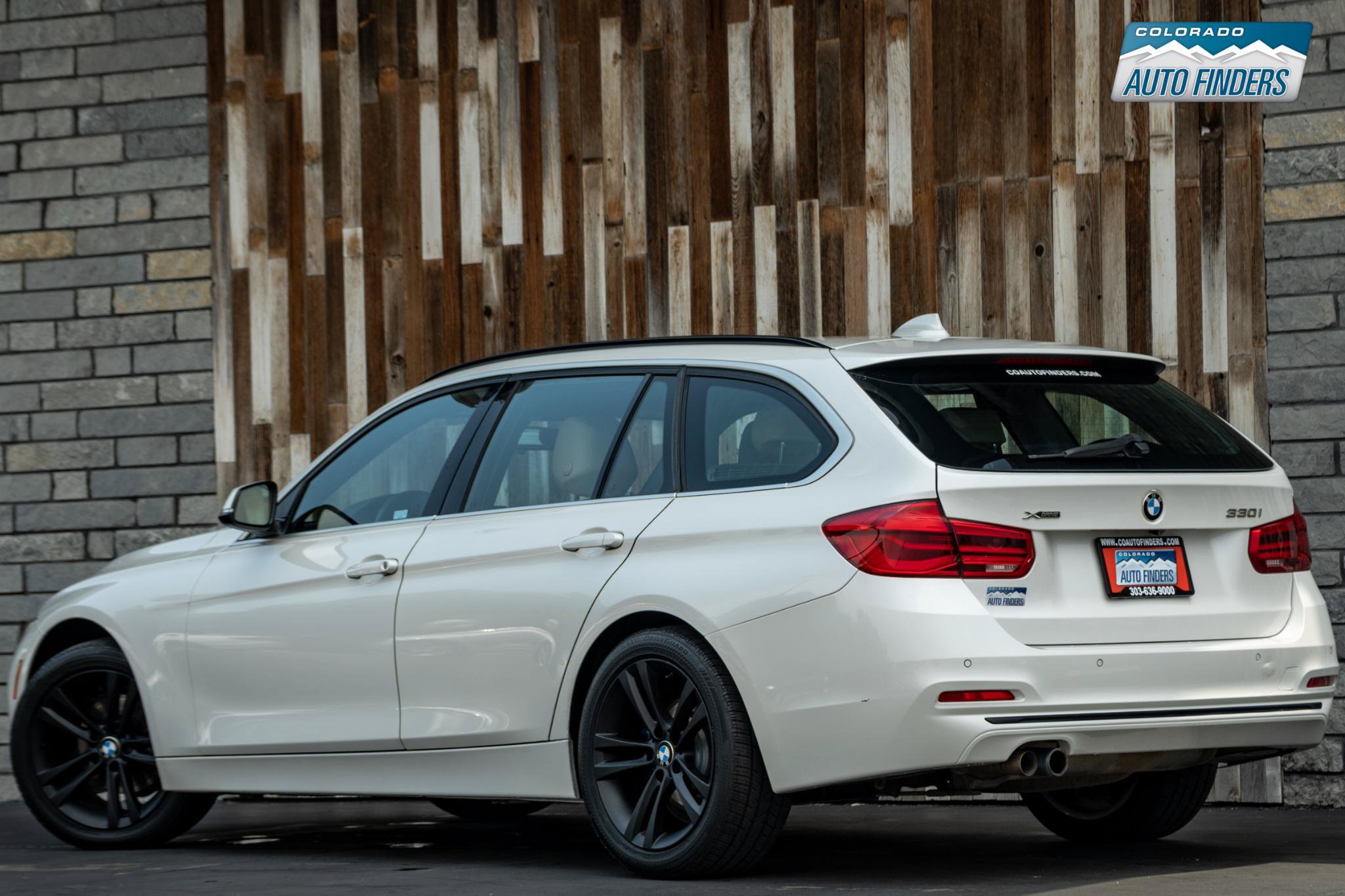 Used 2017 BMW 330i xDrive Wagon AWD/4WD image 4