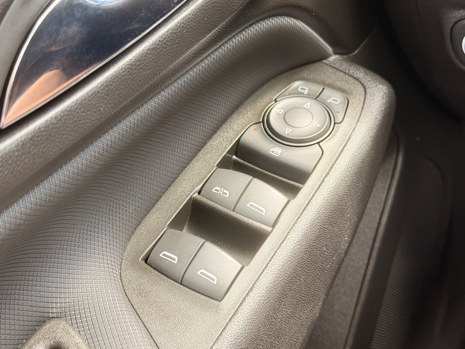 Used 2023 Chevrolet Equinox RS FWD image 18