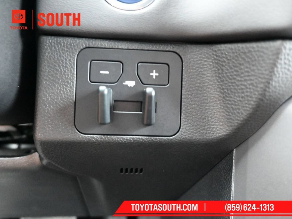 Used 2023 Toyota Sequoia Platinum AWD/4WD image 19