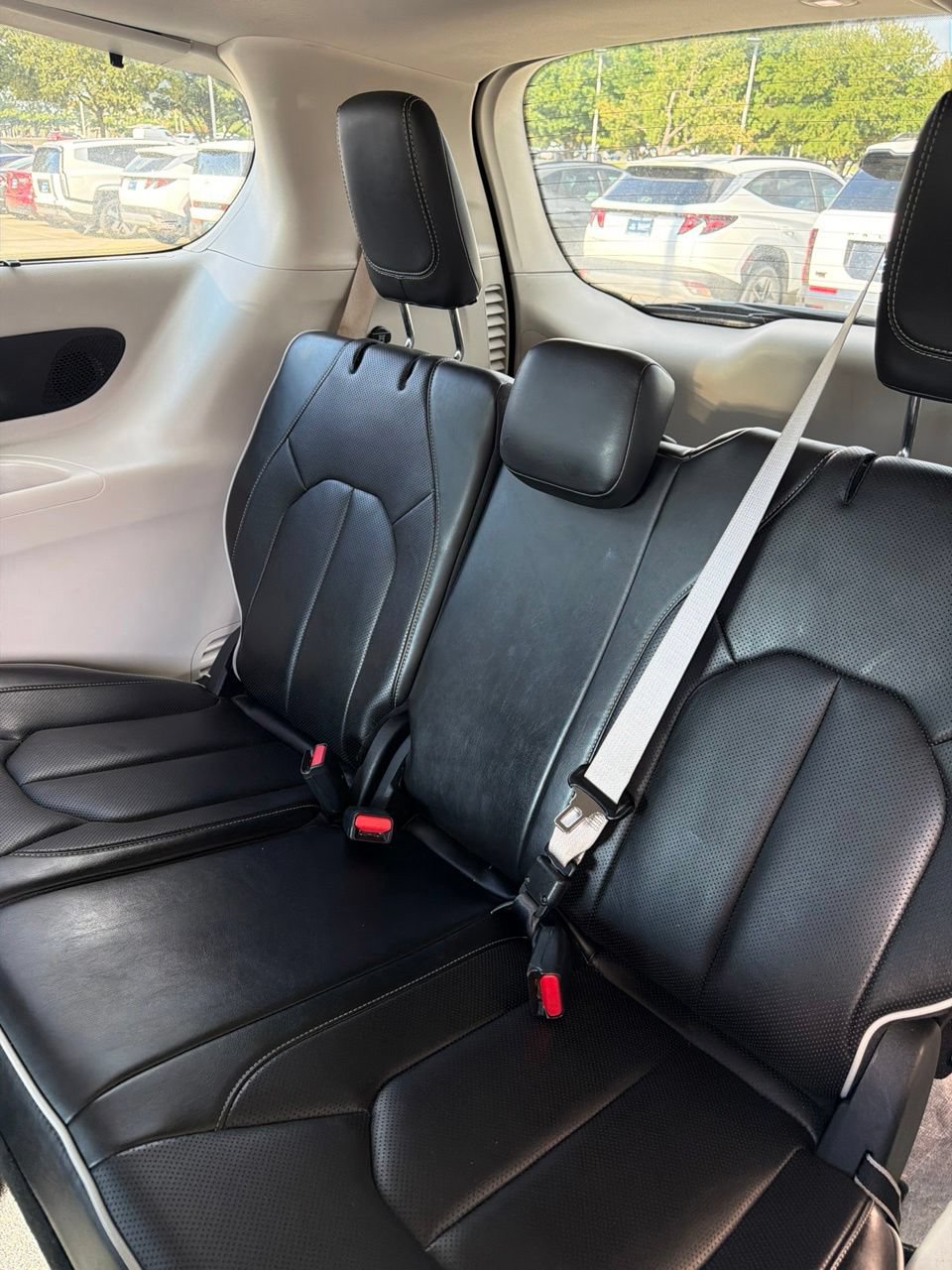 Used 2024 Chrysler Pacifica Limited FWD image 13