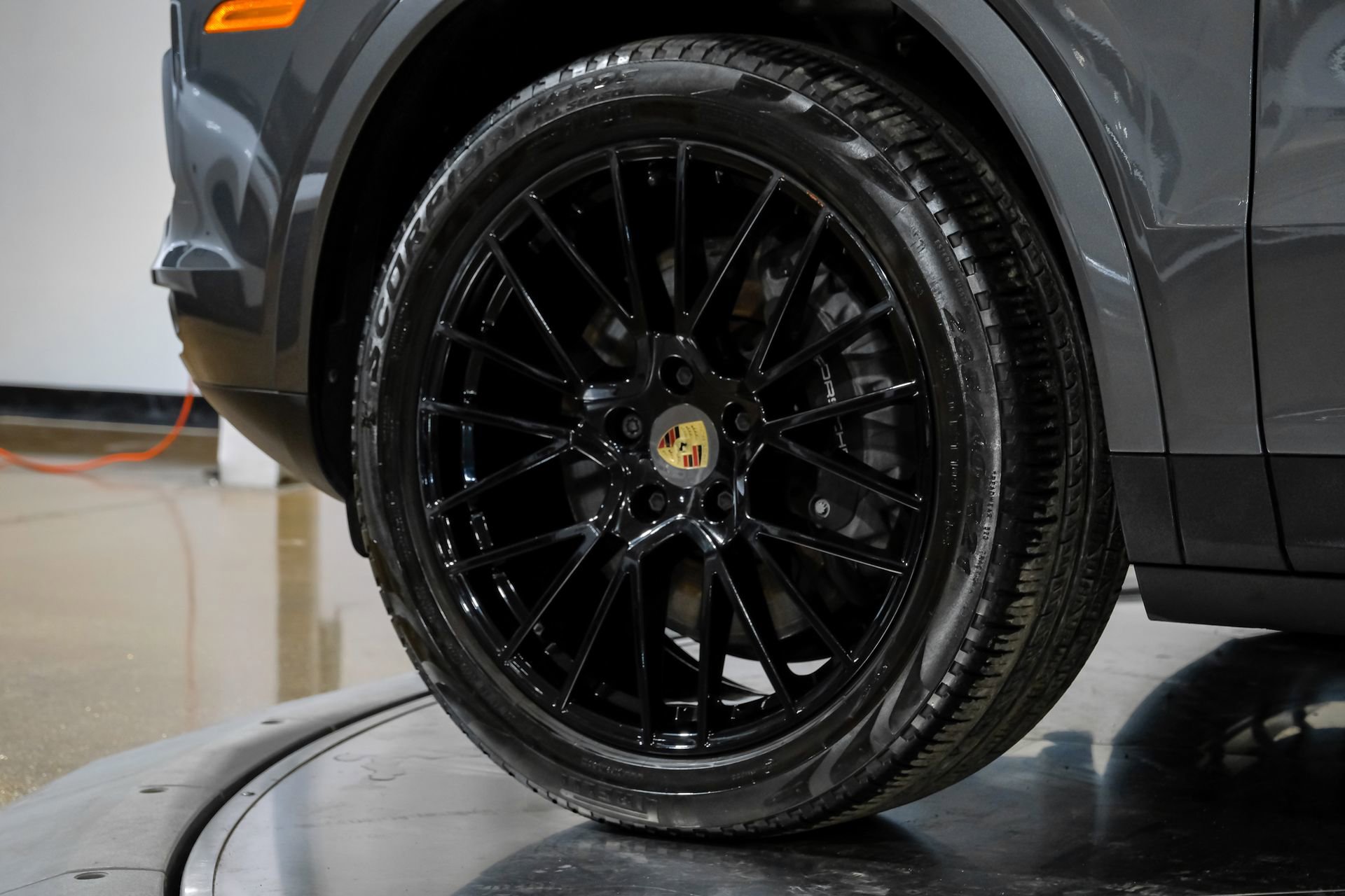 Used 2023 Porsche Cayenne Platinum Edition image 59