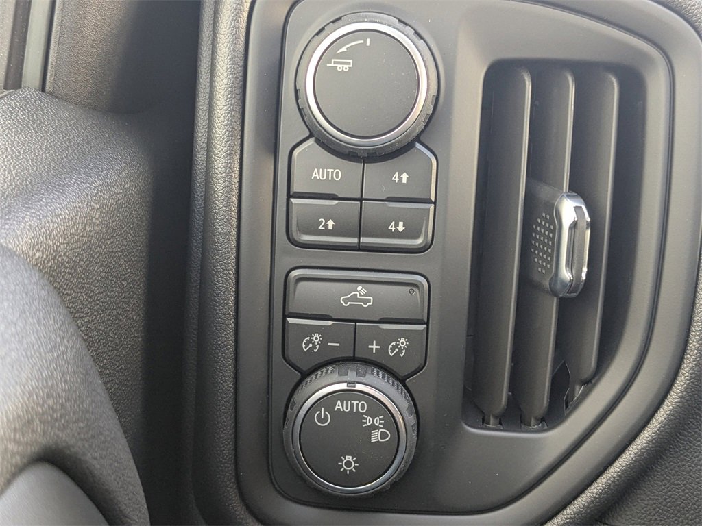 Used 2026 Chevrolet Silverado 1500 Custom Trail Boss w/ LPO, Dark Essentials Package image 25