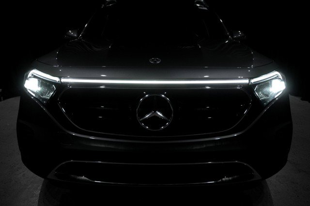 Certified 2023 Mercedes-Benz EQB 350 4MATIC SUV w/ Exclusive Package image 8