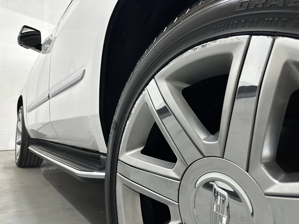 Used 2019 Cadillac Escalade Luxury AWD/4WD image 22