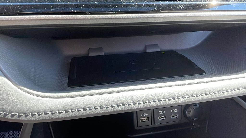 Used 2024 Toyota Highlander Limited AWD/4WD image 19