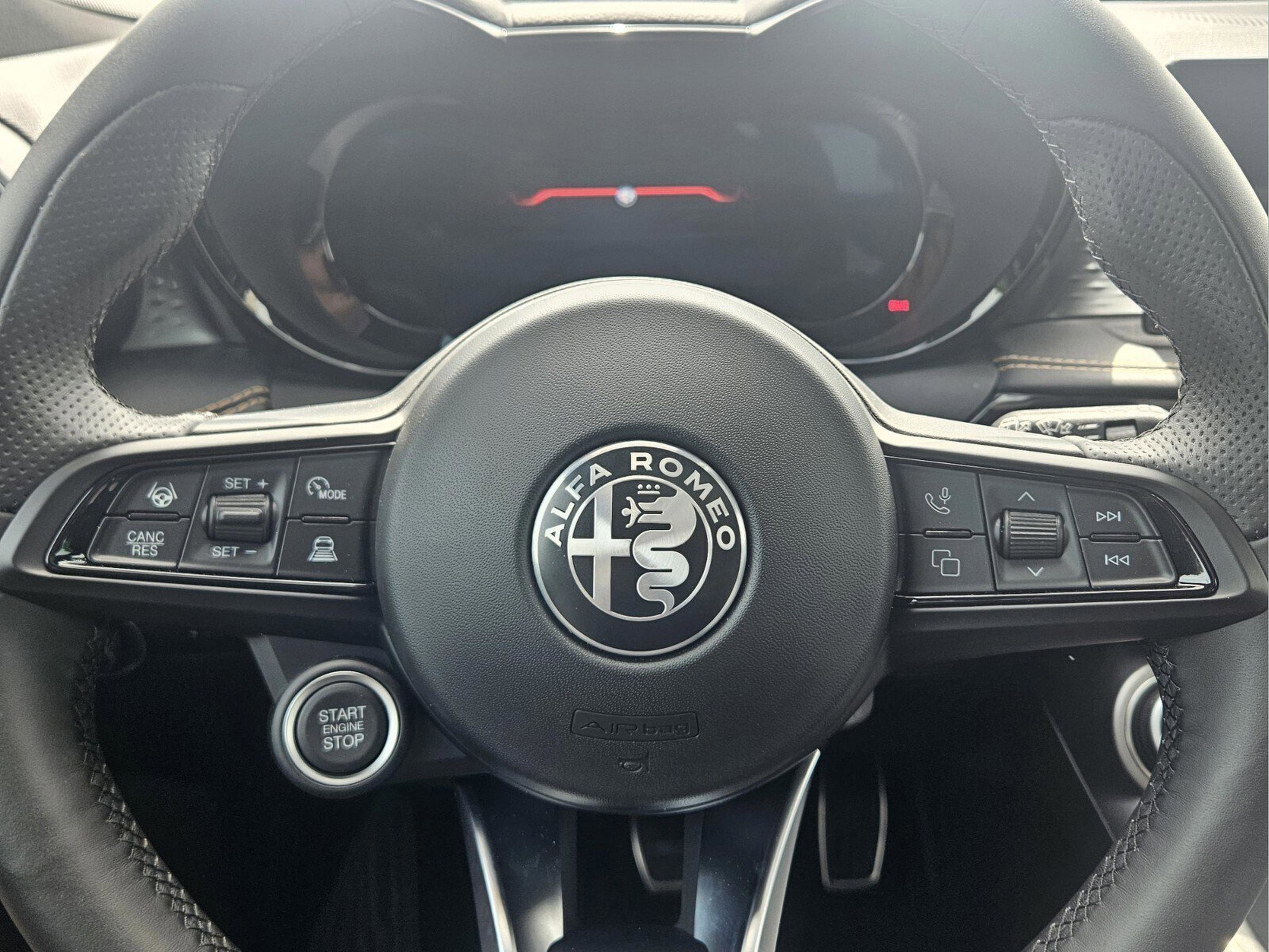 Used 2025 Alfa Romeo Tonale AWD/4WD image 20