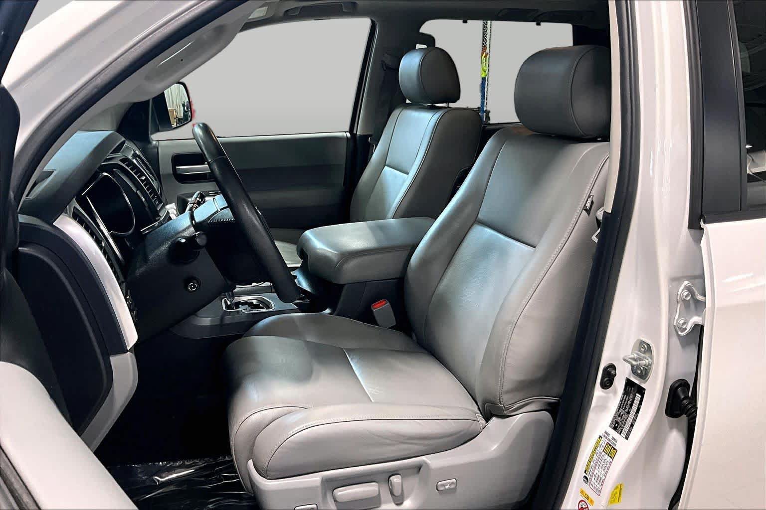 Used 2020 Toyota Sequoia Limited w/ Safety & Convenience Package AWD/4WD image 9