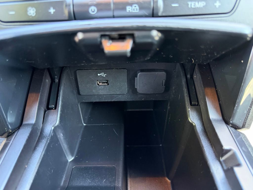 Used 2018 Ford Explorer XLT AWD/4WD image 24