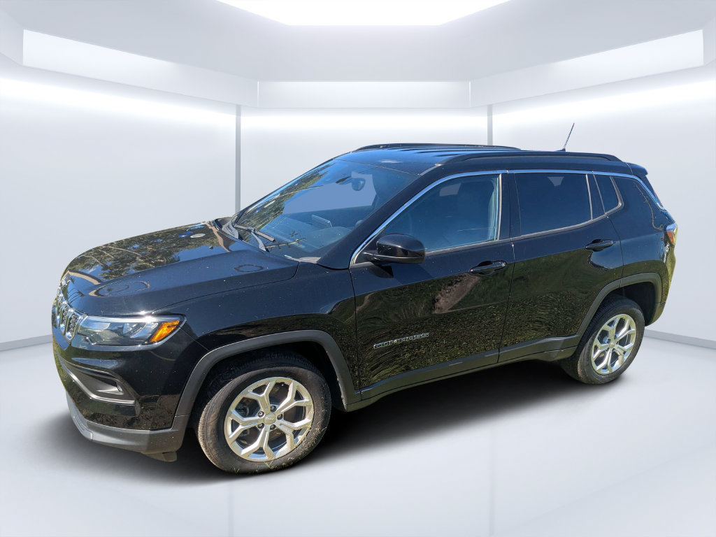 Used 2024 Jeep Compass Latitude AWD/4WD image 9