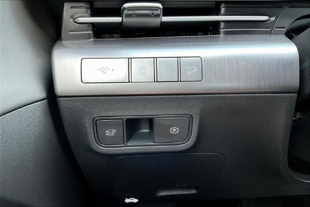 Used 2025 Hyundai Kona Limited AWD/4WD image 15