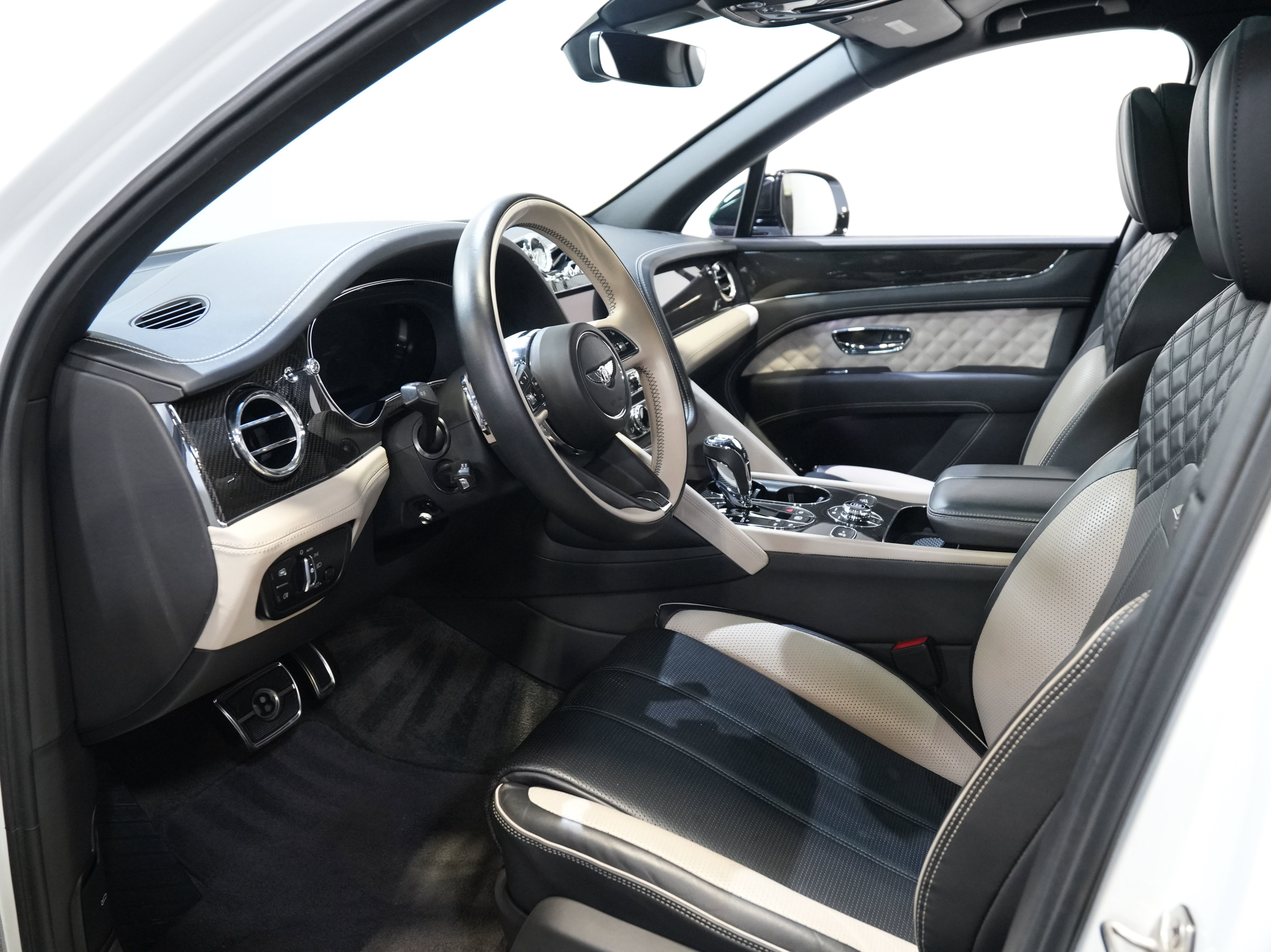 Used 2022 Bentley Bentayga image 31