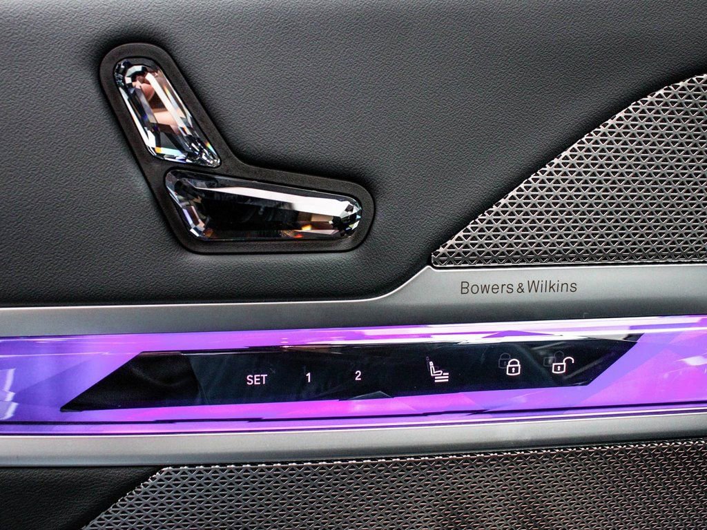 Used 2025 BMW 740i xDrive image 9