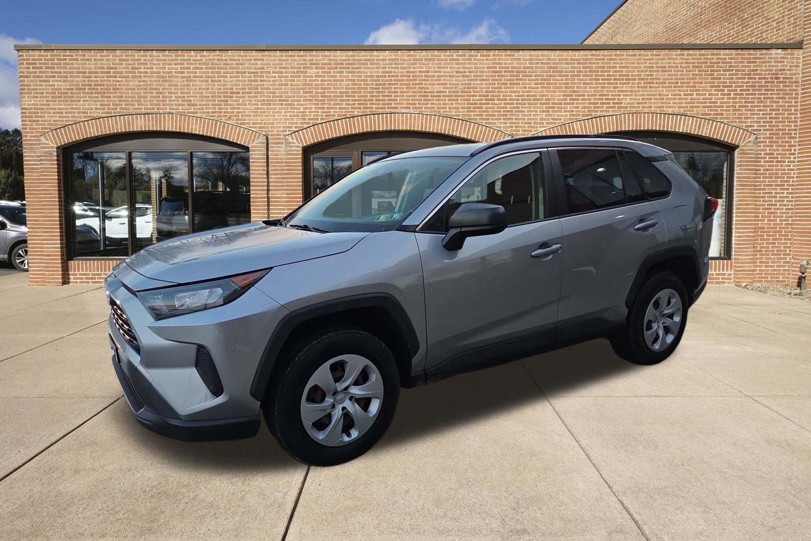 Used 2020 Toyota RAV4 LE image 8
