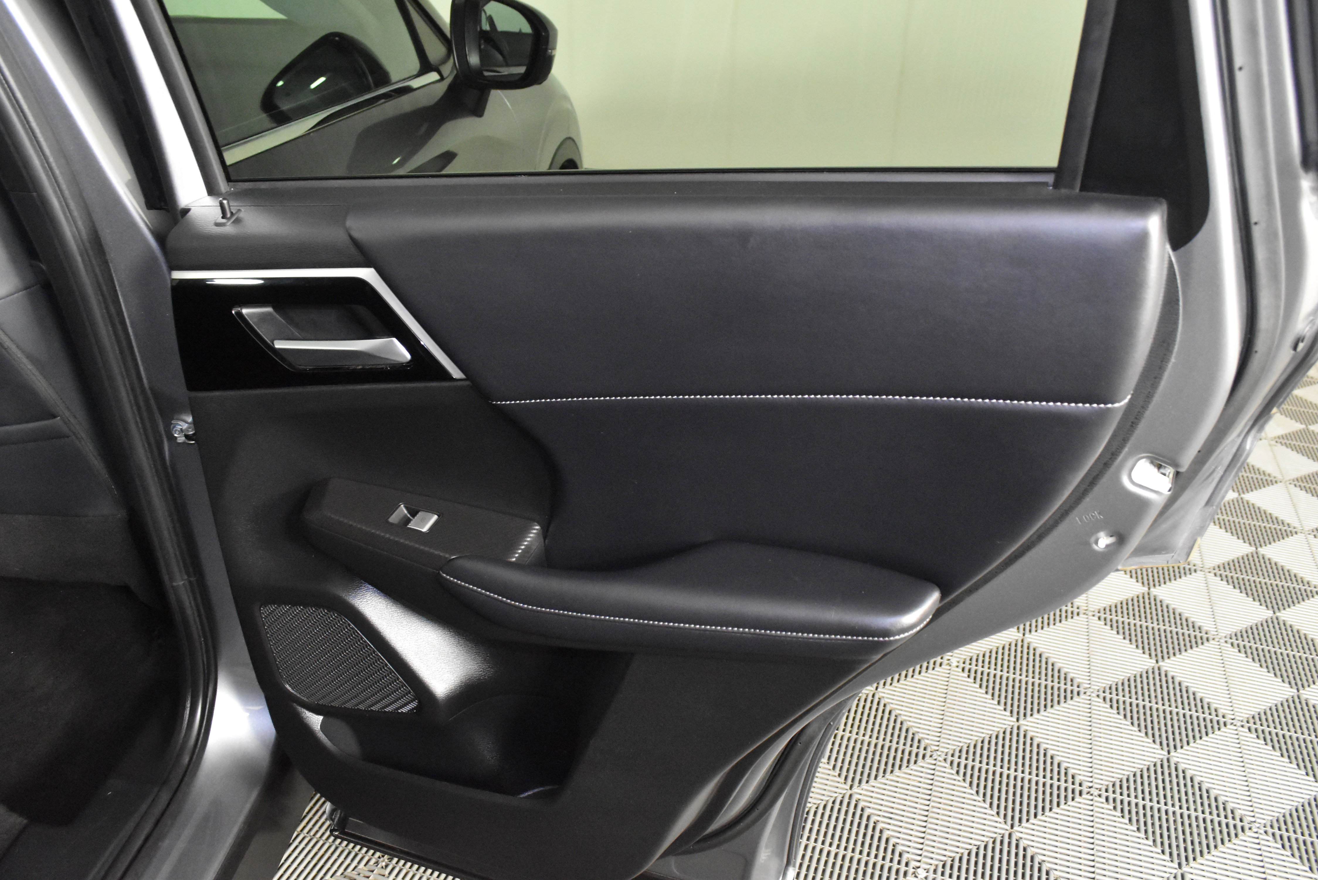 Used 2024 Mitsubishi Outlander SE image 41