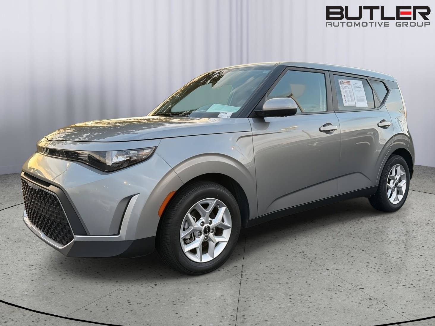 Used 2024 Kia Soul LX w/ Option Group 015 FWD image 2