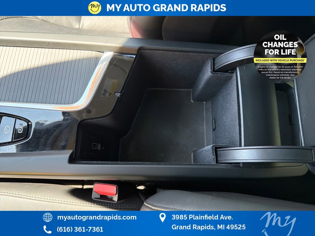 Used 2023 Volvo XC60 B5 Core AWD/4WD image 26
