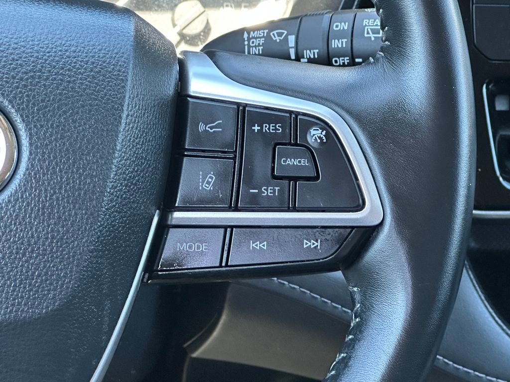 Used 2023 Toyota Highlander LE AWD/4WD image 22