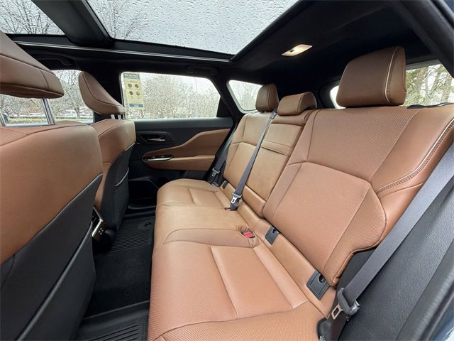 Used 2025 Toyota Crown Signia Limited w/ Advanced Technology Package image 23