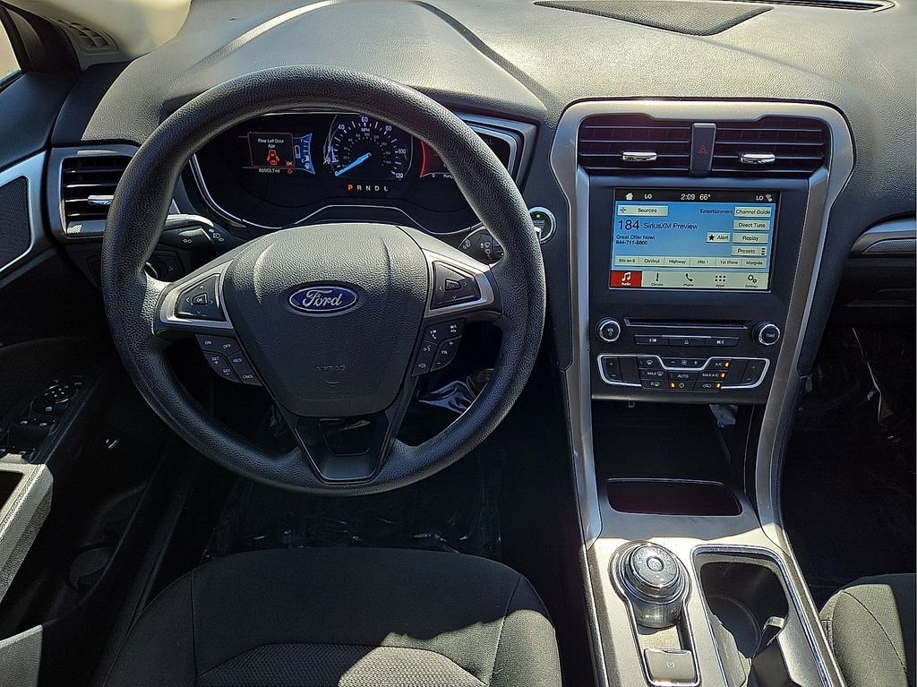 Used 2018 Ford Fusion SE image 16