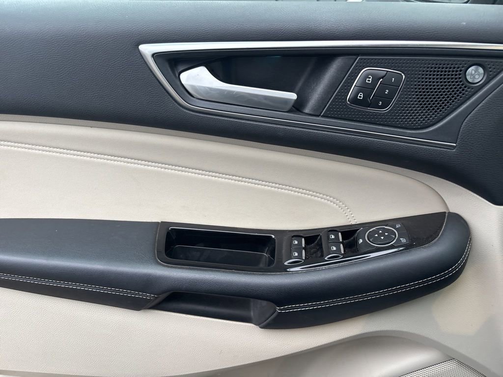 Used 2019 Ford Edge Titanium image 29