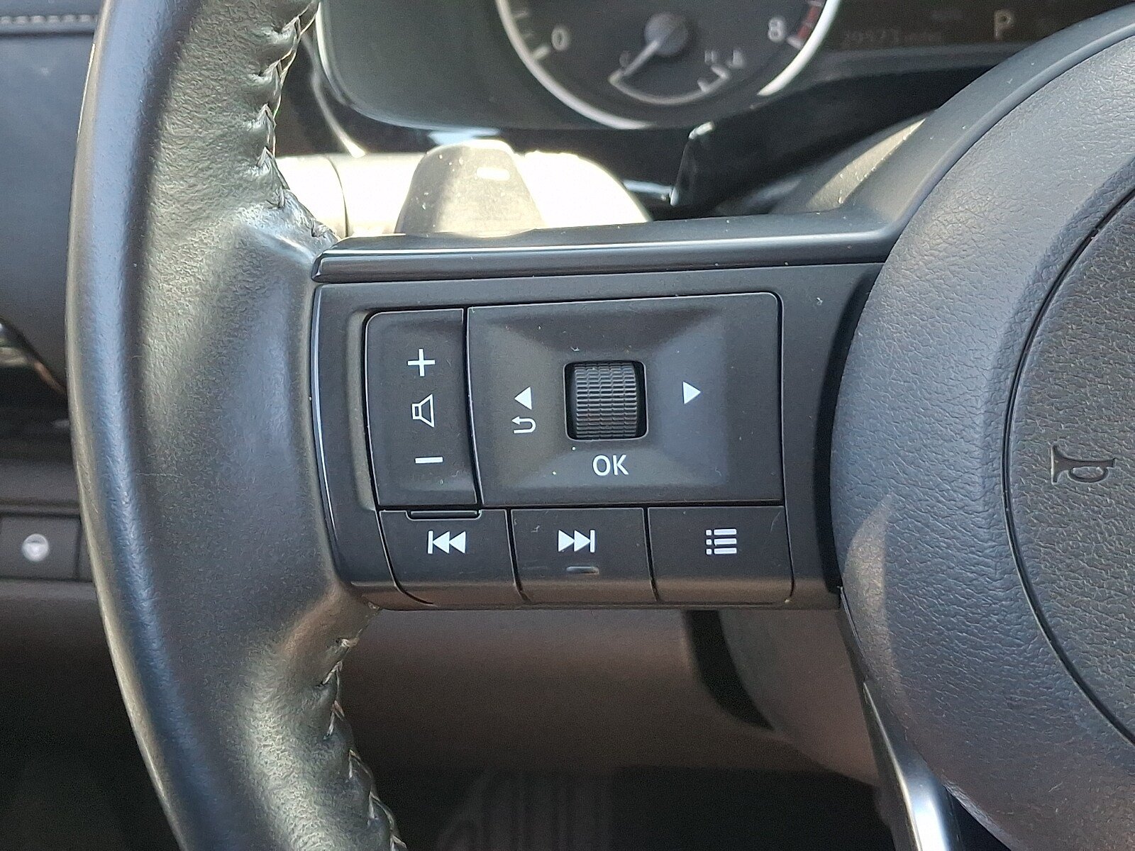 Used 2025 Nissan Pathfinder SV AWD/4WD image 21