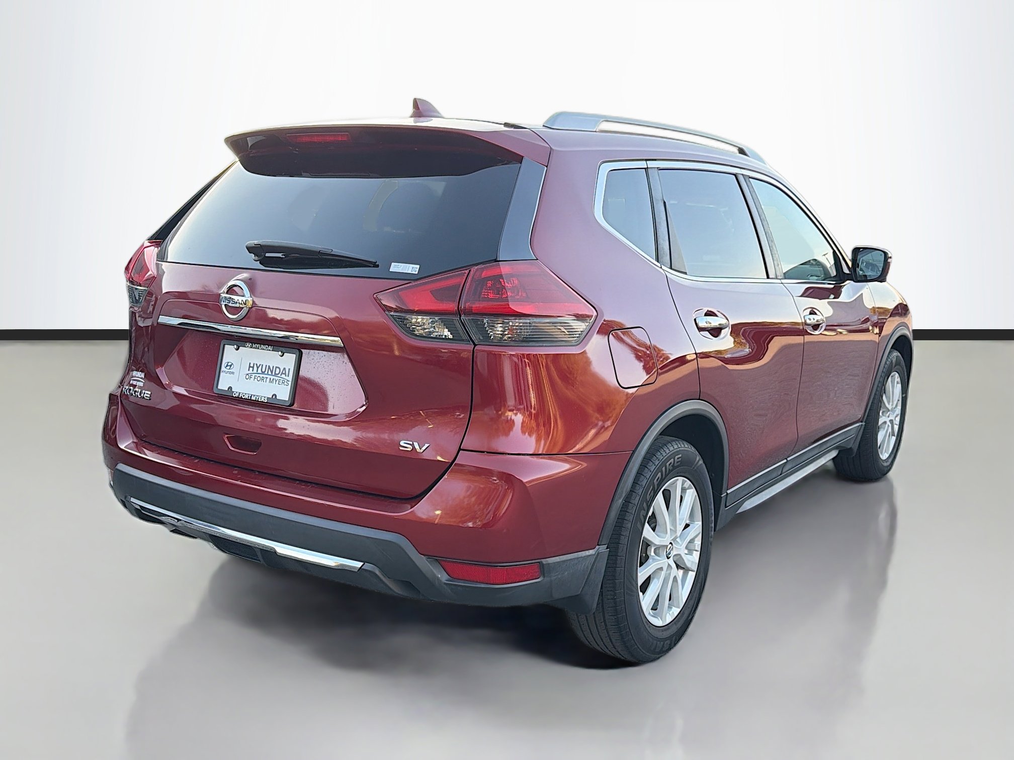 Used 2018 Nissan Rogue SV w/ Sun & Sound Touring Package image 3