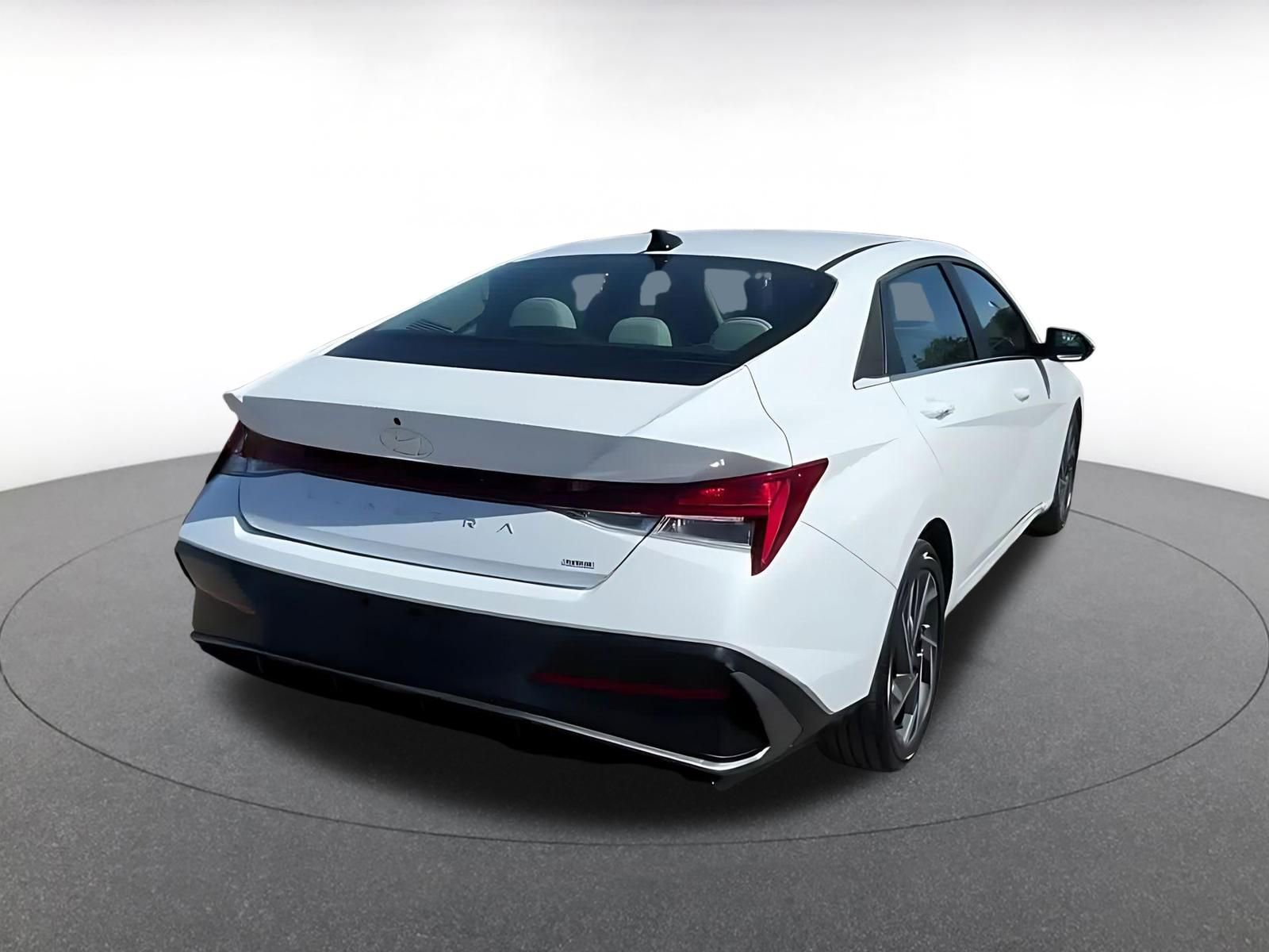 Used 2025 Hyundai Elantra Limited FWD image 12