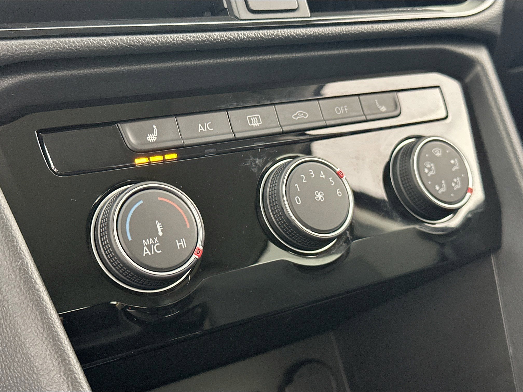 Used 2023 Volkswagen Taos SE image 15