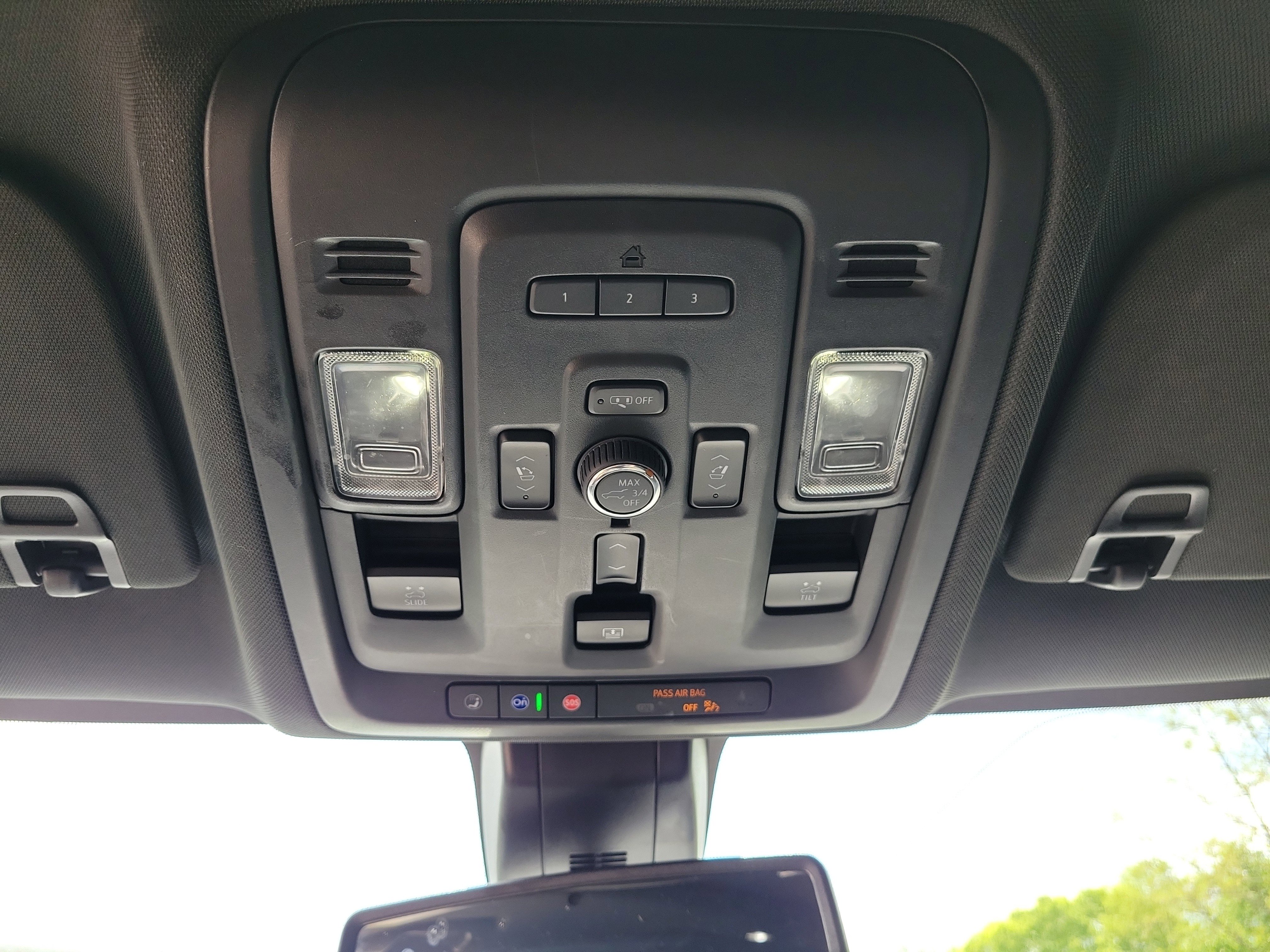 Used 2021 GMC Yukon XL SLT w/ SLT Premium Package image 31