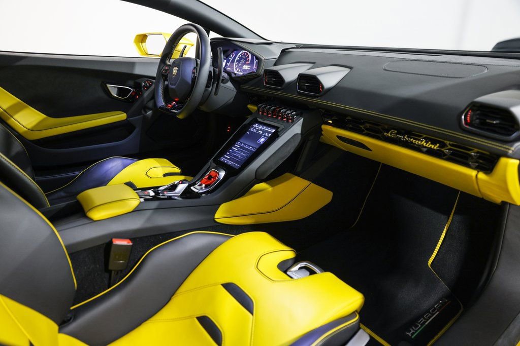 Used 2020 Lamborghini Huracan EVO image 23