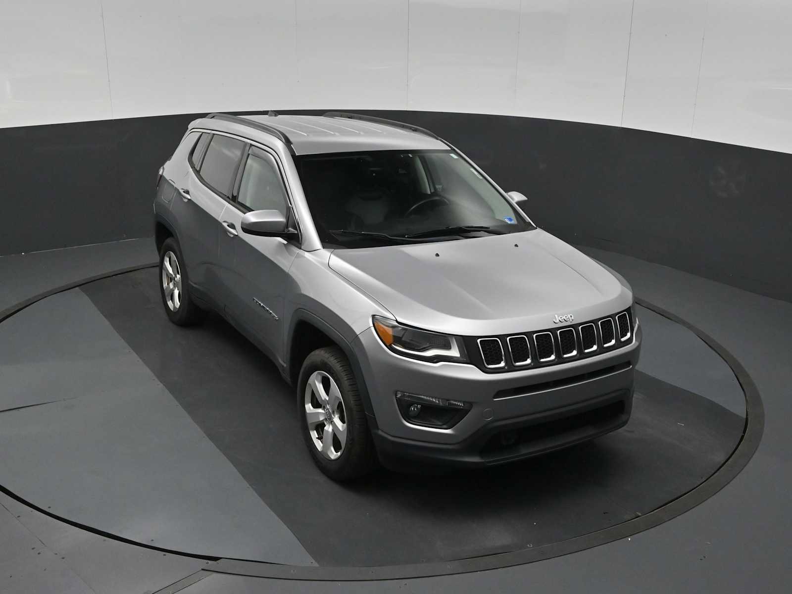 Used 2018 Jeep Compass Latitude w/ Popular Equipment Group AWD/4WD image 41