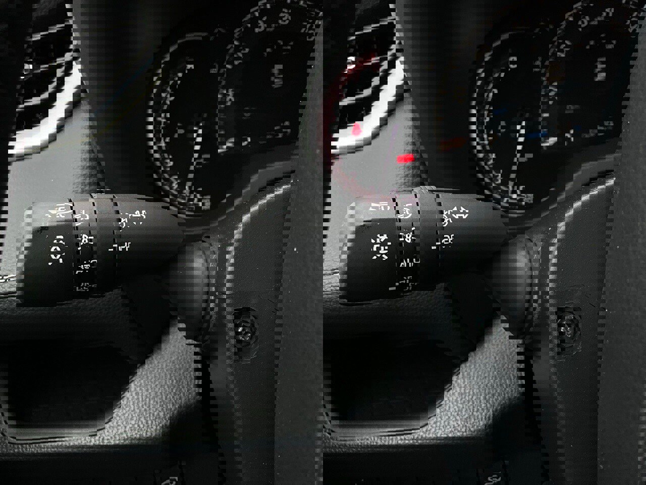 Used 2024 Toyota RAV4 XLE Premium image 36